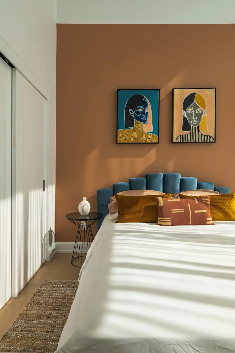 Schlafzimmer in Terrakotta